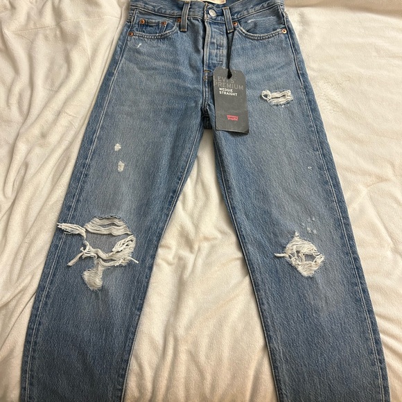 NWT Levi’s Wedgie Straight High Rise Jeans - Picture 3 of 9
